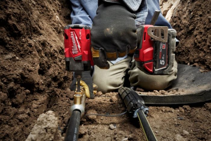 Гайковерт високомоментний MILWAUKEE 1/2" (339 Нм) MILWAUKEE M18 FUEL FIW2P12-502X з фіксацією піном