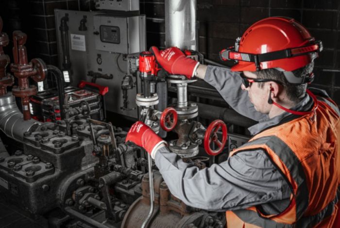 Гайковерт високомоментний MILWAUKEE 1/2" (339 Нм) MILWAUKEE M18 FUEL FIW2P12-502X з фіксацією піном