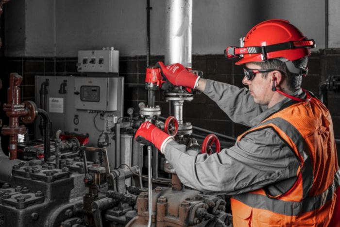 Гайковерт високомоментний MILWAUKEE 1/2" (339 Нм) MILWAUKEE M18 FUEL FIW2P12-502X з фіксацією піном