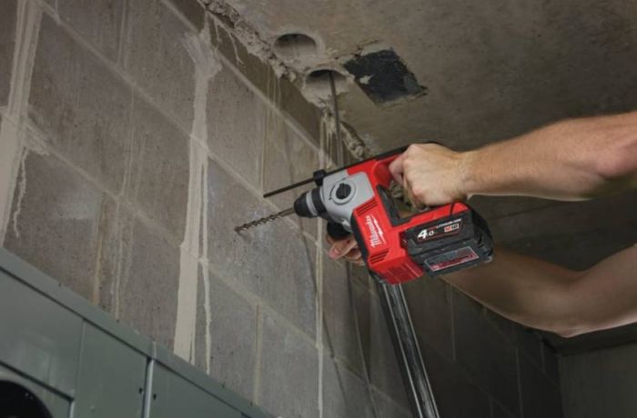 Компактний акумуляторний перфоратор MILWAUKEE SDS-Plus M18 BH-402C 4933443330