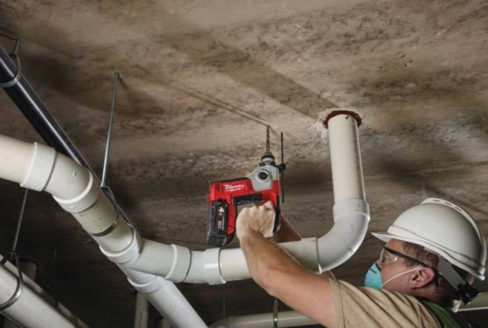 Компактний акумуляторний перфоратор MILWAUKEE SDS-Plus M18 BH-402C 4933443330