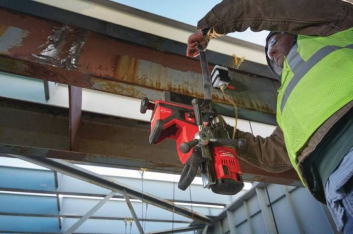 Акумуляторний дриль на магнітній станині з постійним магнітом MILWAUKEE M18 FUEL FMDP-502C