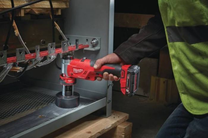 Гідравлічний пробійник для отворів FORCE LOGIC MILWAUKEE M18 HKP-201C 4933451202