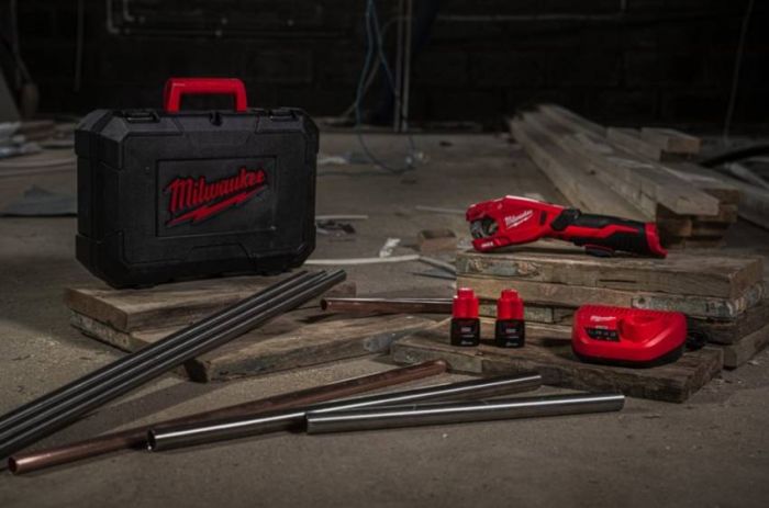 Аккумуляторний труборіз по нержавеющей стали MILWAUKEE M12PCSS-0