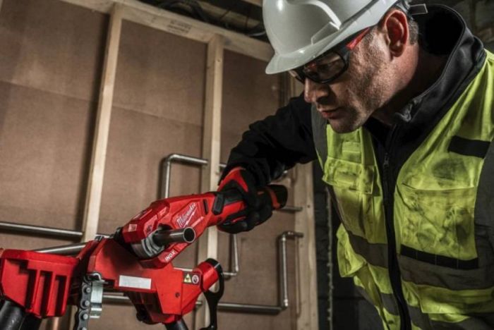 Аккумуляторний труборіз по нержавеющей стали MILWAUKEE M12PCSS-0