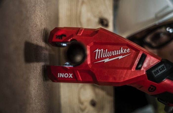 Аккумуляторний труборіз по нержавеющей стали MILWAUKEE M12PCSS-0