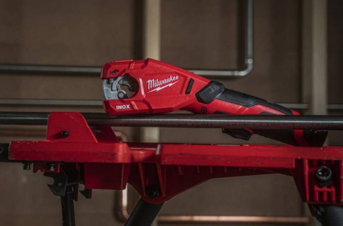 Аккумуляторний труборіз по нержавеющей стали MILWAUKEE M12PCSS-0