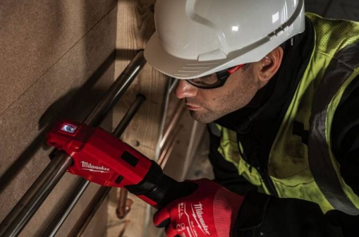 Аккумуляторний труборіз по нержавеющей стали MILWAUKEE M12PCSS-0