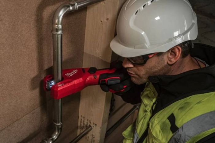 Акумуляторний труборіз по нержавіючій сталі MILWAUKEE M12PCSS-202C