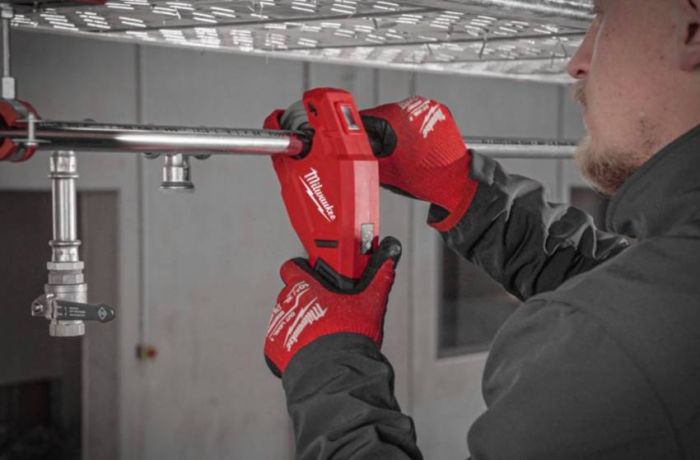 Акумуляторний труборіз по нержавіючій сталі MILWAUKEE M12PCSS-202C