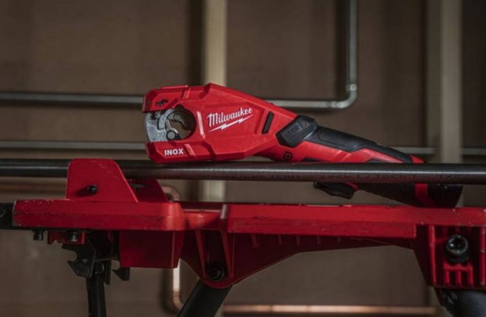 Акумуляторний труборіз по нержавіючій сталі MILWAUKEE M12PCSS-202C