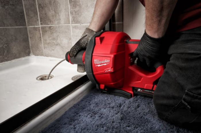 Аккумуляторная прочистная машина MILWAUKEE M18 FUEL FDCPF10-201C Тросиком 10 мм