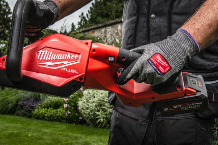 Акумуляторний кущоріз шина 60 см Milwaukee M18 M18 FHET60G2-802 FORGE™