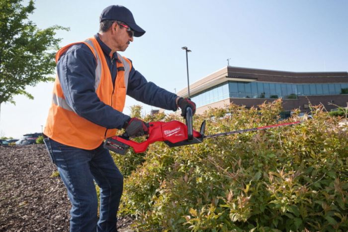 Акумуляторний кущоріз шина 60 см Milwaukee M18 M18 FHET60G2-802 FORGE™