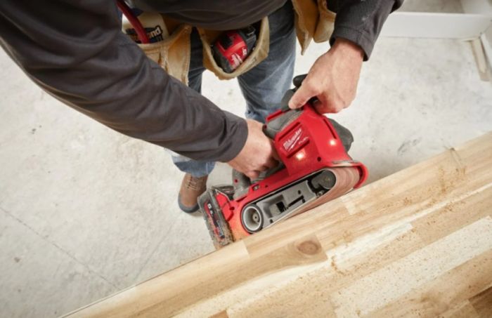 Акумуляторная стрічкова шлифмашина M18FBTS75-0 Безщітковий Тримач