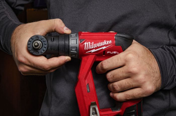 Дриль-шуруповерт акумуляторний MILWAUKEE, M12 FDDXKIT-202X, 34Нм( зар.пр.,2акум.Х2Аг,4насад.,HDкейс)