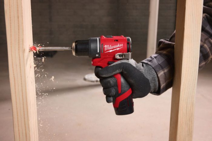 Дриль-шурупокрут акумуляторний MILWAUKEE M12 BLDDRC-402C 40Нм (+ заряд.пристрій, 2 акум., кейс)