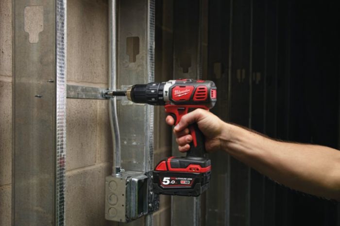 Дриль-шурупокрут з ударом акумуляторний MILWAUKEE, M18 BPD-0