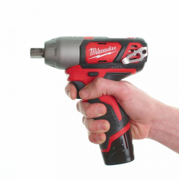 Гайкокрут акумуляторний 1/2" MILWAUKEE, M12 BIW12-202C, 138Нм, ( зар.пристрій, 2 акум.Х 2Ач, кейс)