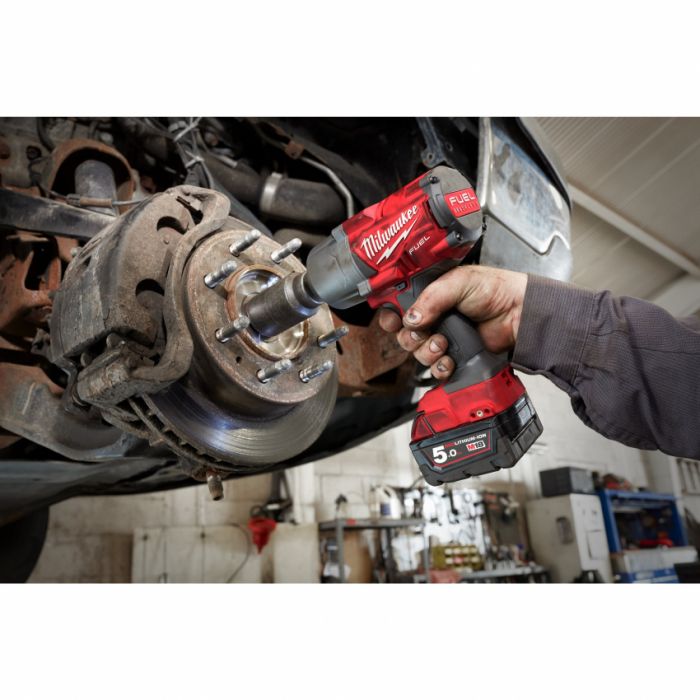 Гайкокрут акумуляторний 1/2" MILWAUKEE, M18 FHIWF12-502X, 1898Нм, (зарядний пристрій, 2 акум.Х 5Ач, HDкейс)