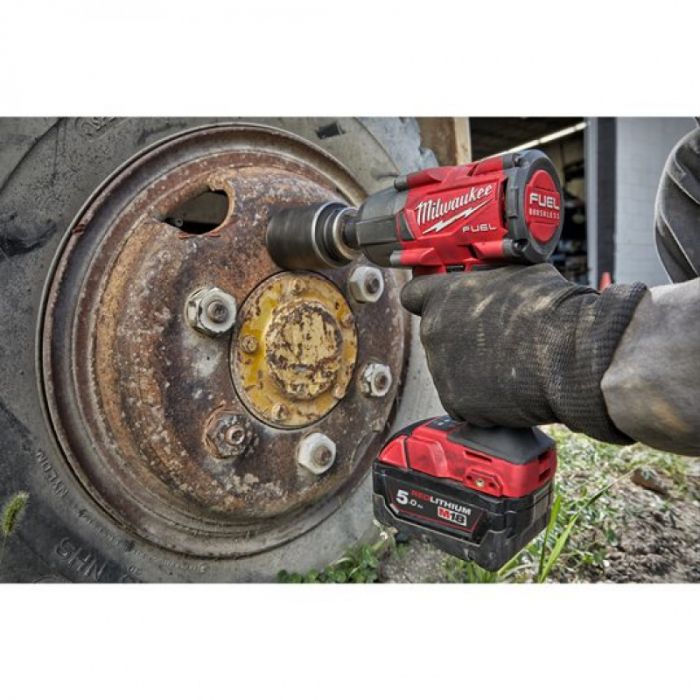 Гайкокрут акумуляторний 1/2" MILWAUKEE, M18 FMTIW2F12-502X, 881Нм ( зар.пристрій, 2акум.Х5Ач, HDкейс)