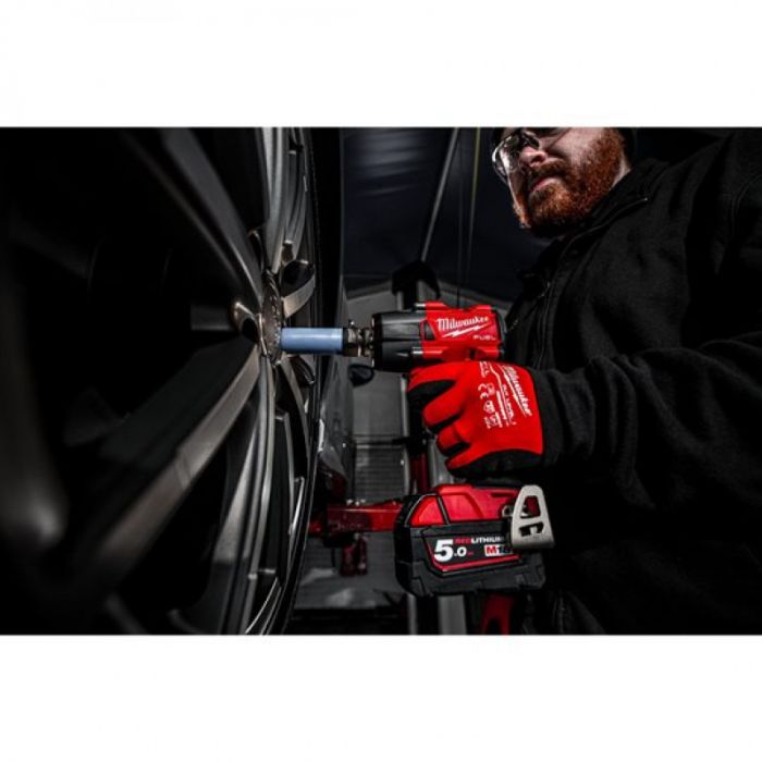 Гайкокрут акумуляторний 1/2" MILWAUKEE, M18 FMTIW2F12-502X, 881Нм ( зар.пристрій, 2акум.Х5Ач, HDкейс)