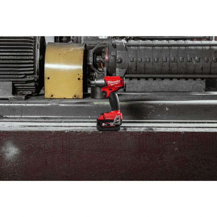 Гайкокрут акумуляторний 1/2" MILWAUKEE, M18 ONEIWF12-502X, 300Нм (зарядний пристрій, 2 акум.Х 5Ач, HDкейс)