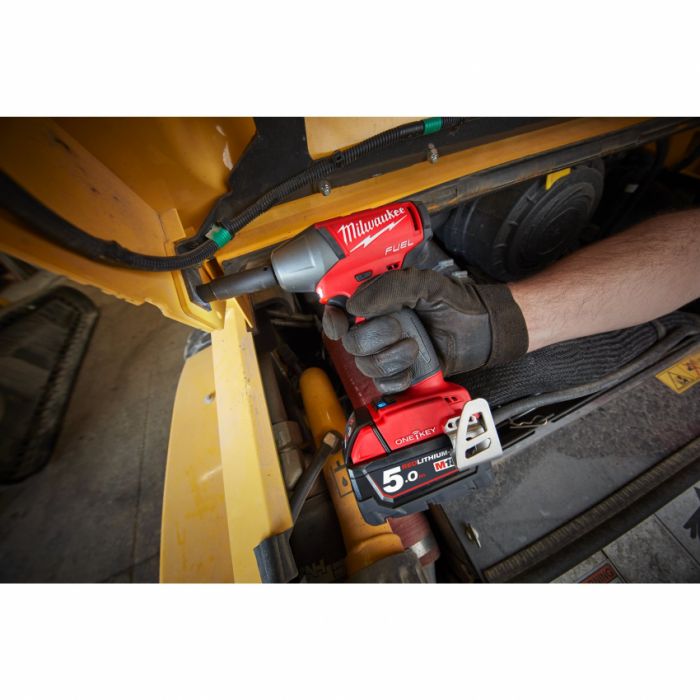 Гайкокрут акумуляторний 1/2" MILWAUKEE, M18 ONEIWF12-502X, 300Нм (зарядний пристрій, 2 акум.Х 5Ач, HDкейс)