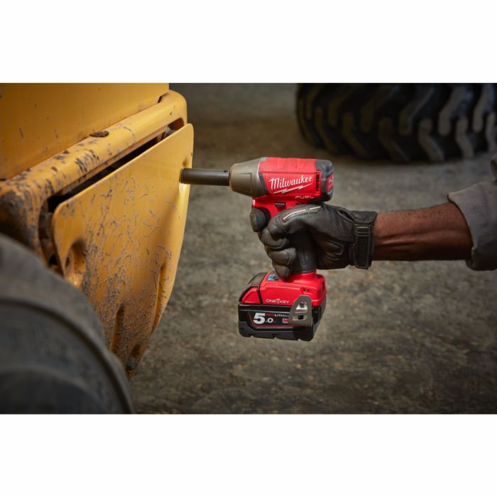 Гайкокрут акумуляторний 1/2" MILWAUKEE, M18 ONEIWF12-502X, 300Нм (зарядний пристрій, 2 акум.Х 5Ач, HDкейс)