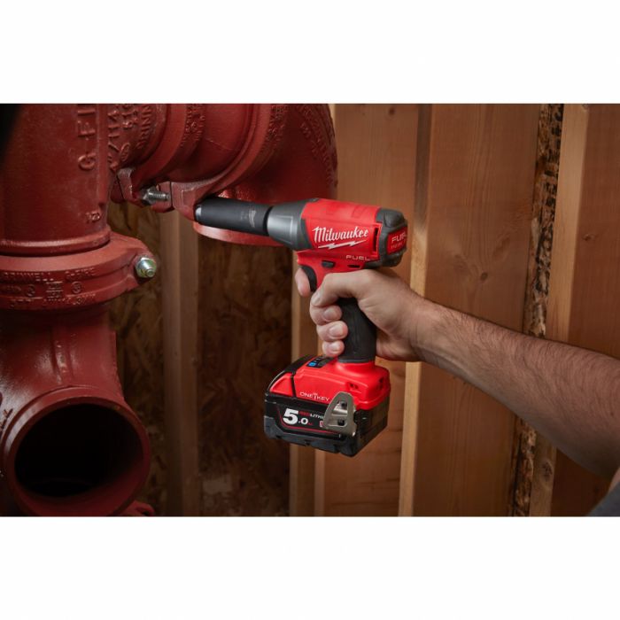 Гайкокрут акумуляторний 1/2" MILWAUKEE, M18 ONEIWF12-502X, 300Нм (зарядний пристрій, 2 акум.Х 5Ач, HDкейс)