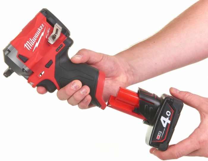 Гайкокрут акумуляторний 3/8" MILWAUKEE, M12 FIW38-422X, 12В, 339 Нм, (заряд. пристрій, 1 акум.Х 2Ач, 1 акум.Х 4Ач, HD кейс)