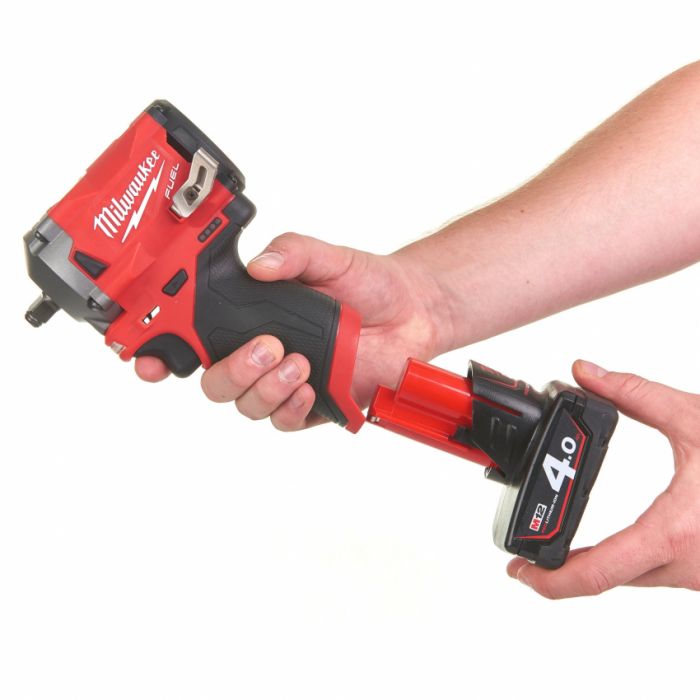 Гайкокрут акумуляторний 3/8" MILWAUKEE, M12 FIW38-422X, 12В, 339 Нм, (заряд. пристрій, 1 акум.Х 2Ач, 1 акум.Х 4Ач, HD кейс)