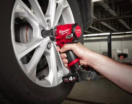 Гайковерт акумуляторний 1/2" MILWAUKEE, M12 FIWF12-422X, 339 Нм, (заряд. пристрій, 1 акум.Х 2Ач, 1 акум.Х 4Ач, HD кейс)