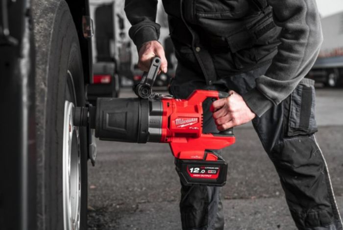 Гайкокрут акумуляторний 1" MILWAUKEE, M18 ONEFHIWF1DS-121C, 2711Нм (+зар.пристрій, 1акум.Х 12Аг,кейс