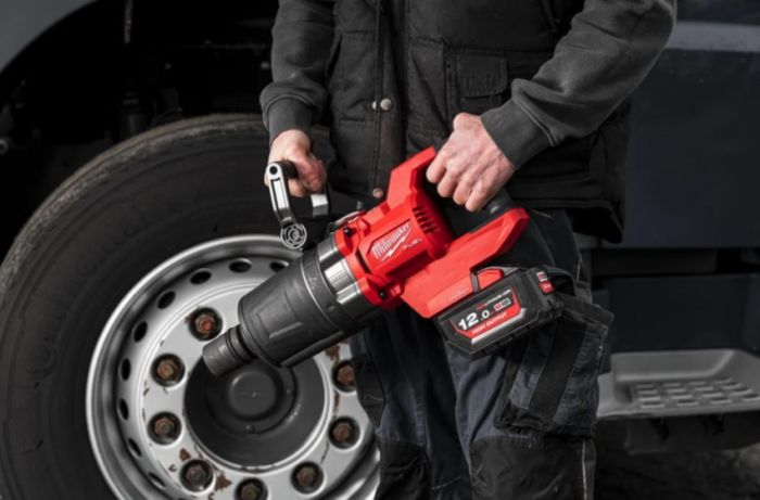 Гайкокрут акумуляторний 1" MILWAUKEE, M18 ONEFHIWF1DS-121C, 2711Нм (+зар.пристрій, 1акум.Х 12Аг,кейс