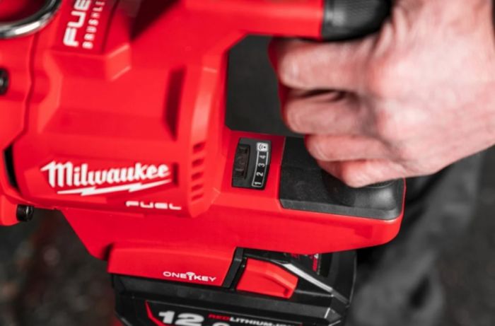 Гайкокрут акумуляторний 1" MILWAUKEE, M18 ONEFHIWF1DS-121C, 2711Нм (+зар.пристрій, 1акум.Х 12Аг,кейс