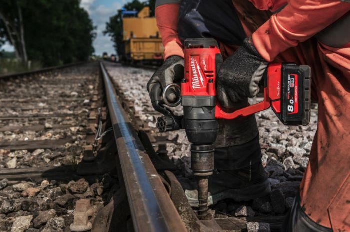 Гайкокрут високомоментний акумуляторний MILWAUKEE 1"(2400 Нм) M18 FUEL з фіксацією кільцем ONE-KEY (+ заряд.пристрій, 2 акум., H