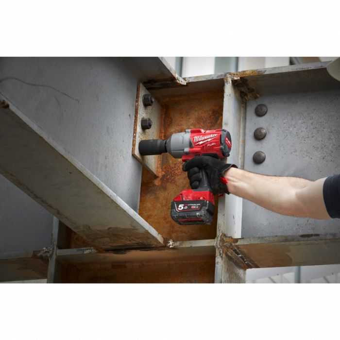 Гайковерт акумуляторний 1/2" MILWAUKEE, M18 FHIWP12-502X, 1491Нм (зарядний пристрій, 2 акум.Х 5Ач, HDкейс)