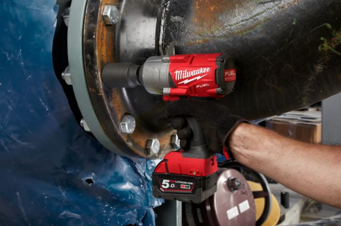 Гайковерт акумуляторний 1/2" MILWAUKEE, M18 FHIWP12-502X, 1491Нм (зарядний пристрій, 2 акум.Х 5Ач, HDкейс)