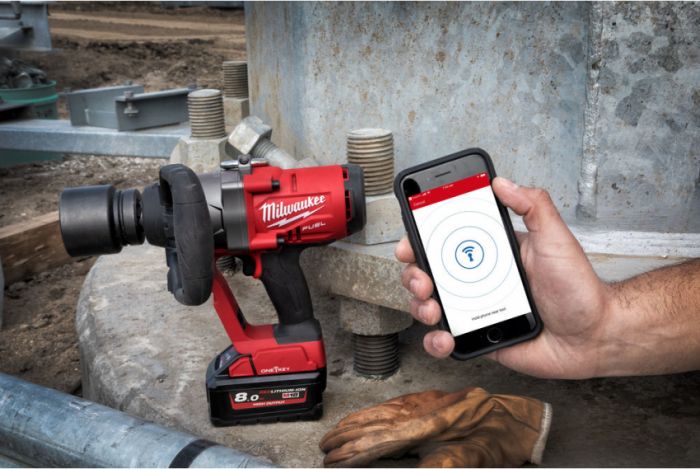 Гайковерт акумуляторний 1" MILWAUKEE, M18 ONEFHIWF1-802X, 2400Нм (зарядний пристрій, 2 акум.Х 8Ач, HDкейс)