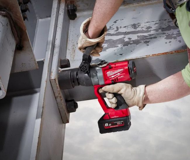 Гайковерт акумуляторний 1" MILWAUKEE, M18 ONEFHIWF1-802X, 2400Нм (зарядний пристрій, 2 акум.Х 8Ач, HDкейс)