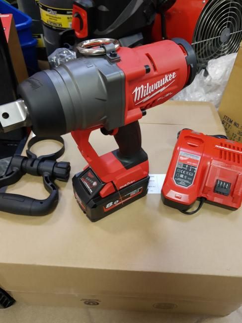 Гайковерт акумуляторний 1" MILWAUKEE, M18 ONEFHIWF1-802X, 2400Нм (зарядний пристрій, 2 акум.Х 8Ач, HDкейс)