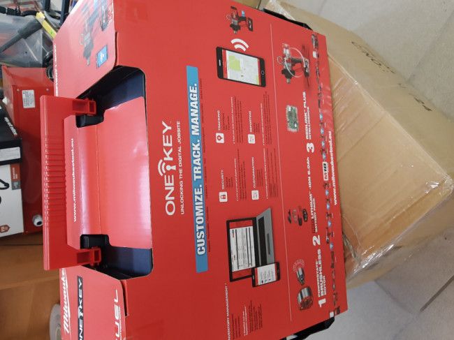 Гайковерт акумуляторний 1" MILWAUKEE, M18 ONEFHIWF1-802X, 2400Нм (зарядний пристрій, 2 акум.Х 8Ач, HDкейс)