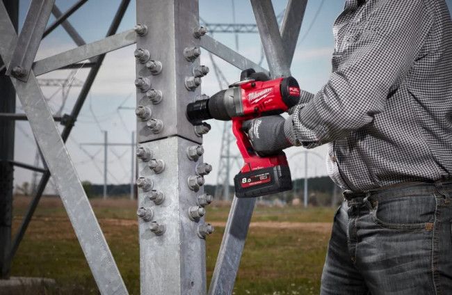 Гайковерт акумуляторний 1" MILWAUKEE, M18 ONEFHIWF1-802X, 2400Нм (зарядний пристрій, 2 акум.Х 8Ач, HDкейс)