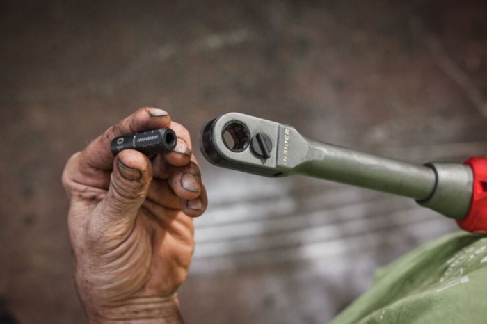 Гайковерт-тріскачка кутовий акумуляторний Hex 14.4мм MILWAUKEE, M12 FPTR-202X, 81Нм (зарядний пристрій, 2 акум. Х 2Аг, HDкейс)