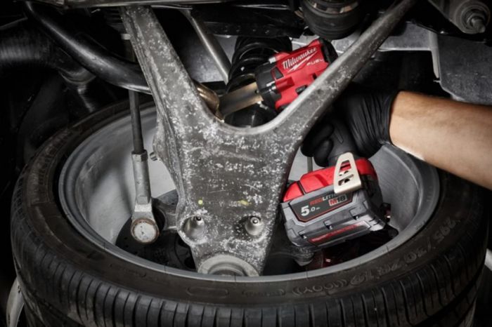 Гайковерт високомоментний MILWAUKEE 1/2" (339 Нм) MILWAUKEE M18 FUEL FIW2P12-502X з фіксацією піном