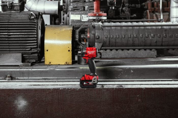 Гайковерт високомоментний MILWAUKEE 1/2" (339 Нм) MILWAUKEE M18 FUEL FIW2P12-502X з фіксацією піном