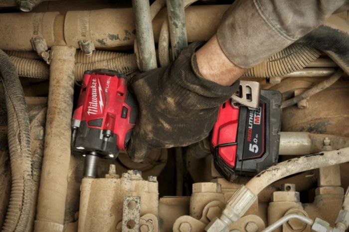 Гайковерт високомоментний MILWAUKEE 1/2" (339 Нм) MILWAUKEE M18 FUEL FIW2P12-502X з фіксацією піном