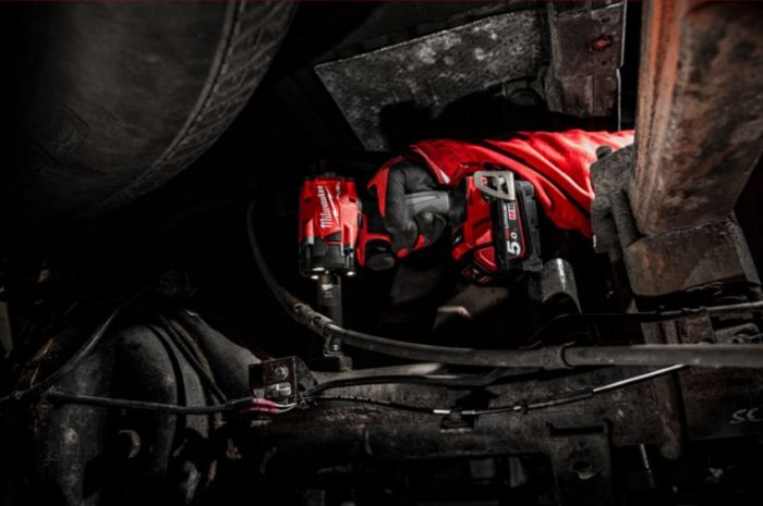 Гайковерт високомоментний MILWAUKEE 1/2" (339 Нм) MILWAUKEE M18 FUEL FIW2P12-502X з фіксацією піном