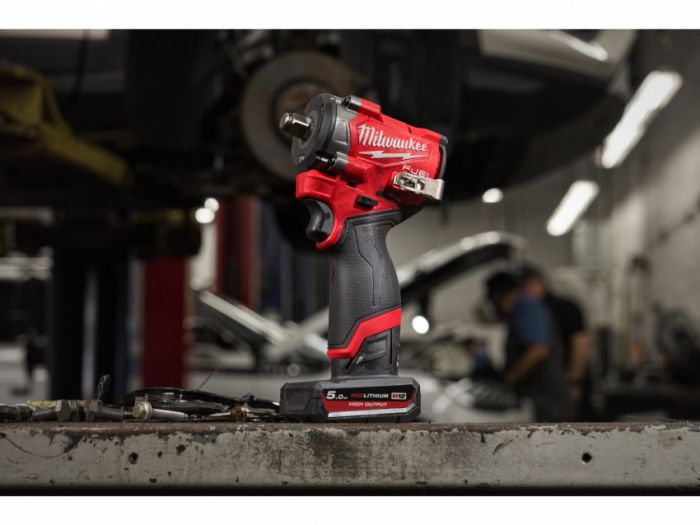 Гайковерт високомоментний MILWAUKEE 1/2" (746 Нм) M12 FCIWF12G3-502X (+2 акумулятори, зарядний пристрій, HD кейс)